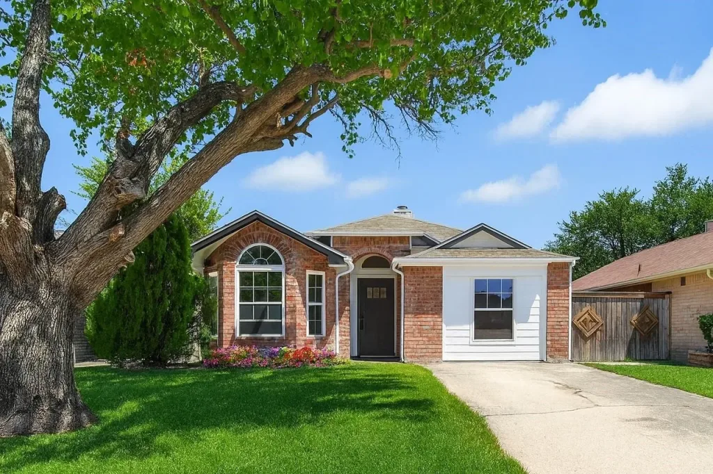 2806 Game Lake Dr, Irving, TX 75060